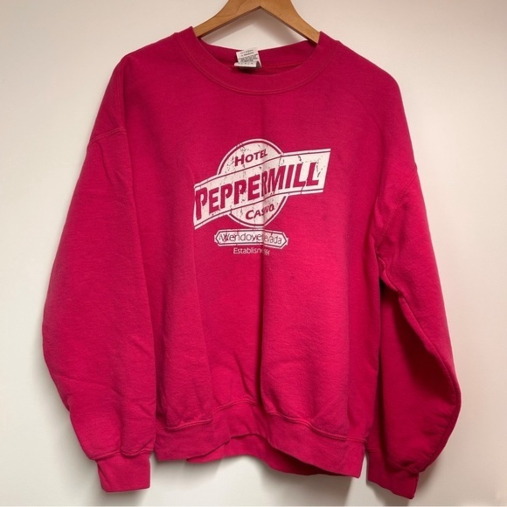 Women’s Vintage pink crewneck